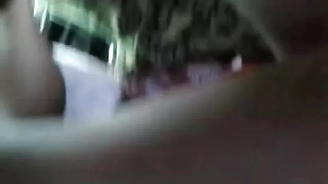 اہم کے لئے چھوٹی سی لڑکی پرسکون کرنے کے لئے اس کے فیلم سکسی خارجی داستانی مقعد.