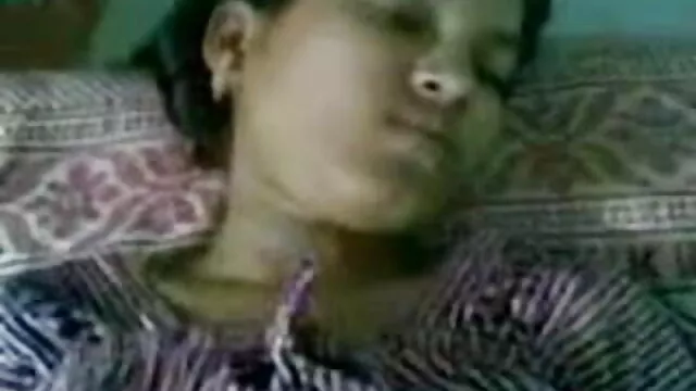 سونے ویدیو سکسی جدید سنہرے بالوں والی مشکل پر جنسی تخت