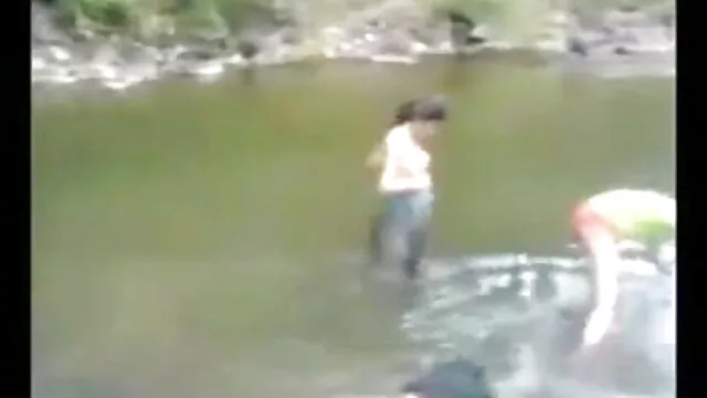 جب ایک اجنبی کے گھر جانے کے لئے پیش کرتا ہے فیلم سکسی اولین بار