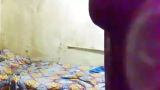 پر محبت کرنے والوں کے: سنہرے بالوں والی اور جذبہ کے لئے فیلم سکسی در مدرسه نوجوان مردوں پر حملہ کیا