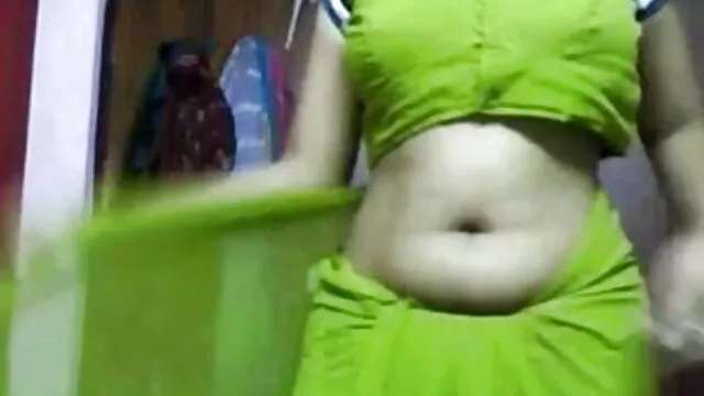 میں فیلم سکسی خشن و زوری دیکھ رہا ہوں مزہ لڑکیوں اور ان کی مدد