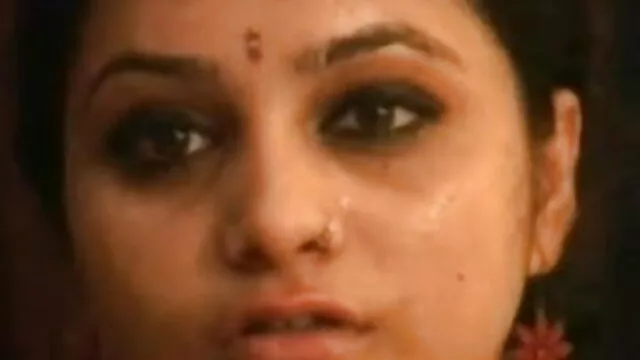 Fucks براؤن بالوں کلیپ سکس با مامان والی ، چھوٹی چوچیان کے ساتھ