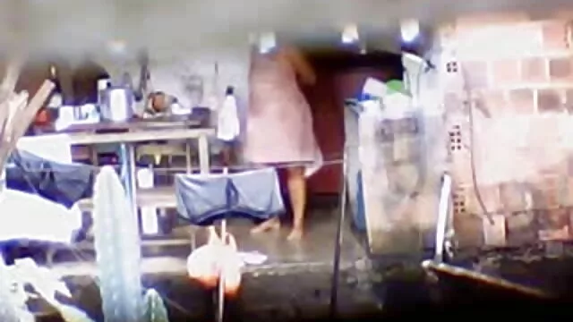 ایک بچے نوجوان بستر پر دانلود فیلم سکسی رایگان گولہ باری