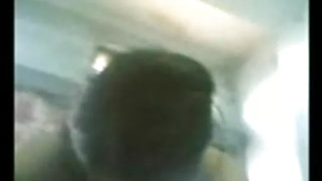 Brunette کے فیلمسکسی الکسیس ساتھ نرم اندام نہانی مشت زنی کے ساتھ ایک dildo کے