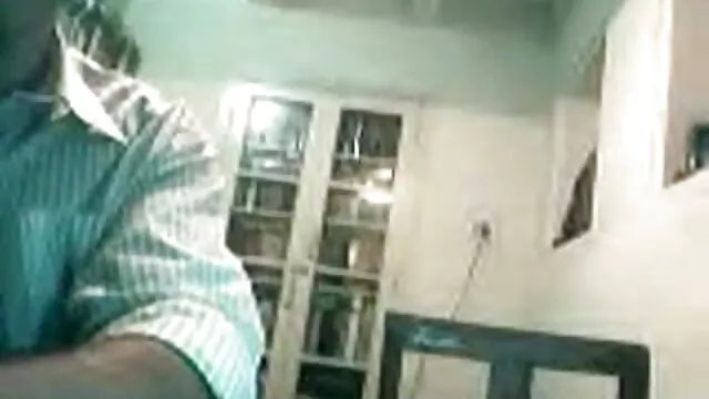 فحش سکسی دیده بان خواتین کمرے میں