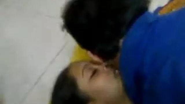 سنہرے بالوں والی شارلٹ مال ہلاتا ہے فیلم سکسی با اسب اس کے بنس