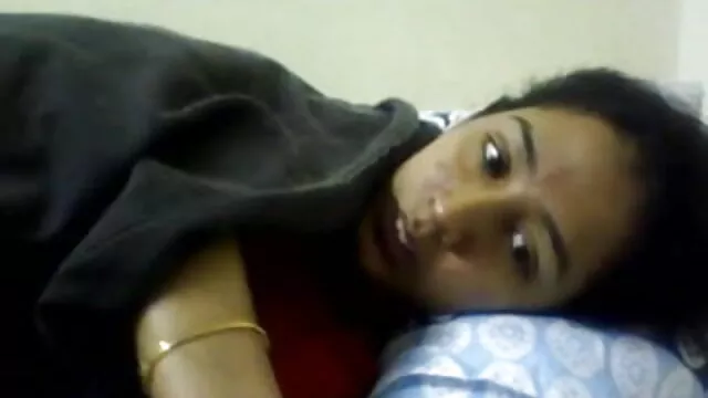 سنہرے بالوں والی جینیفر پر گالف لچکدار اس کے سکسی ھندی پاؤں میں مشت زنی