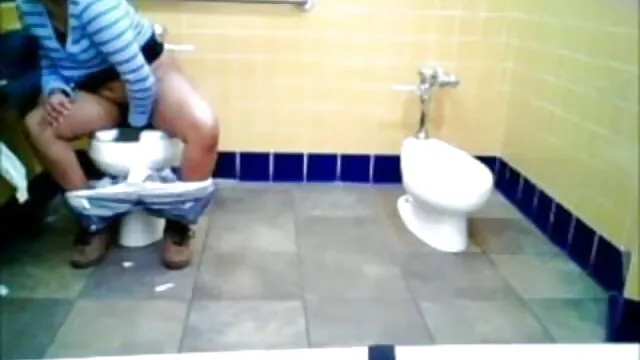 Brunette سے لطف اندوز جامنی dildo کے فیلم سکس در باشگاه