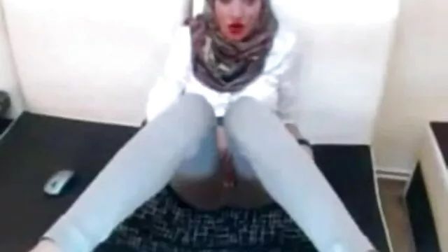 سنہرے بالوں والی ایک سوٹ فیلمسکسی جدید میں کے لیٹیکس اور مردوں کے