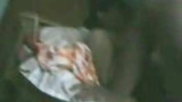 دو مردوں فیلم سکسی۲۰۱۸ کو ہٹانے کے منہ سے ایک خوبصورت سنہرے بالوں والی