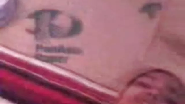 کے چنگل سے بڑی سرخ بالوں والی فیلم سکی جدید چھید نپل کے ساتھ