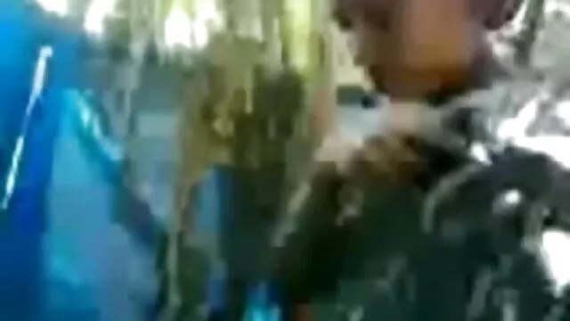 چاچی بالغ seduces فیلمهای سکسی کم حجم ربیبہ