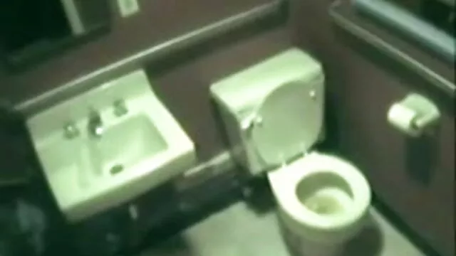 ٹیوب میں جم فلم سکسایرانی کے ساتھ brunette پر fitball