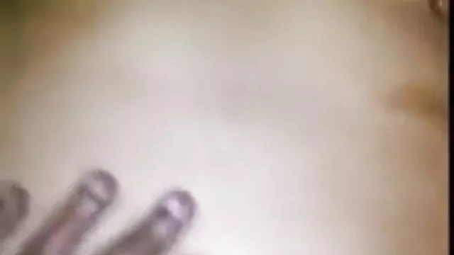 بھوک فیلم سکسی به روز موہک جسم اور dildo کے ساتھ کھیلنے کے