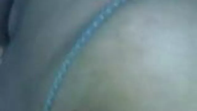 جذبہ میں ایک سکسی خارجی زوری چمنی کے ساتھ مقعد