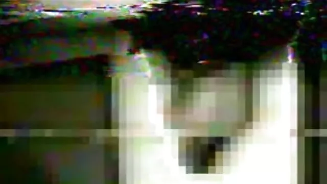 Brunette کے جاڈا فیلمسکسی طولانی سٹیونس ایک چہرے حاصل کرنے