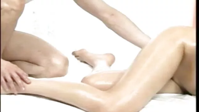 کوڑی کلیپ سکسی در خواب محبت کرتا ہے Undresses